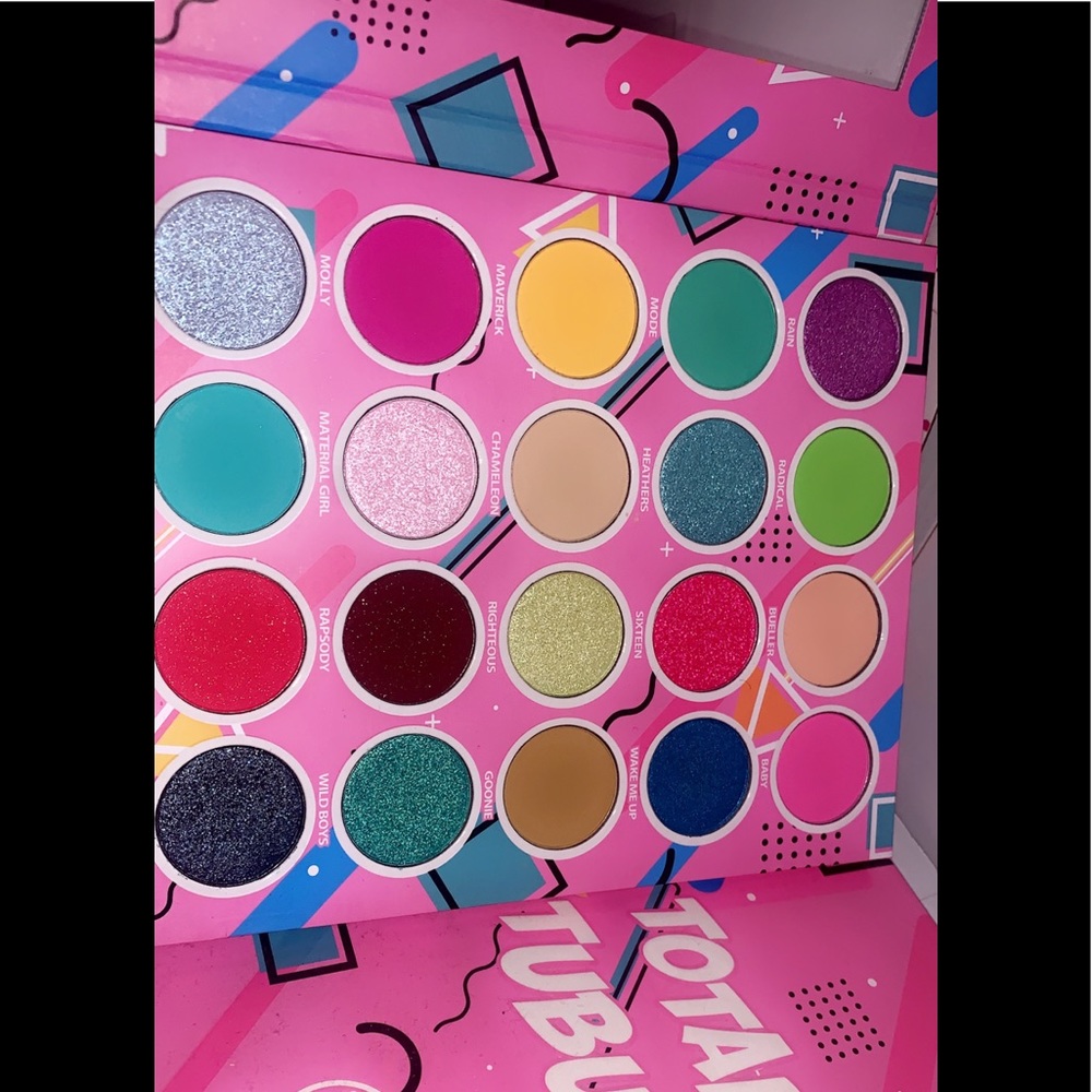 Totally Tubular Eyeshadow palette